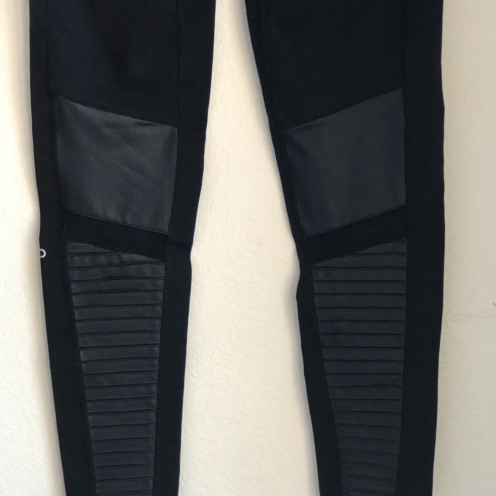 Alo Black Moto Sexy Legging Matte Shine Fabric & Mesh Detail size Large Stretch